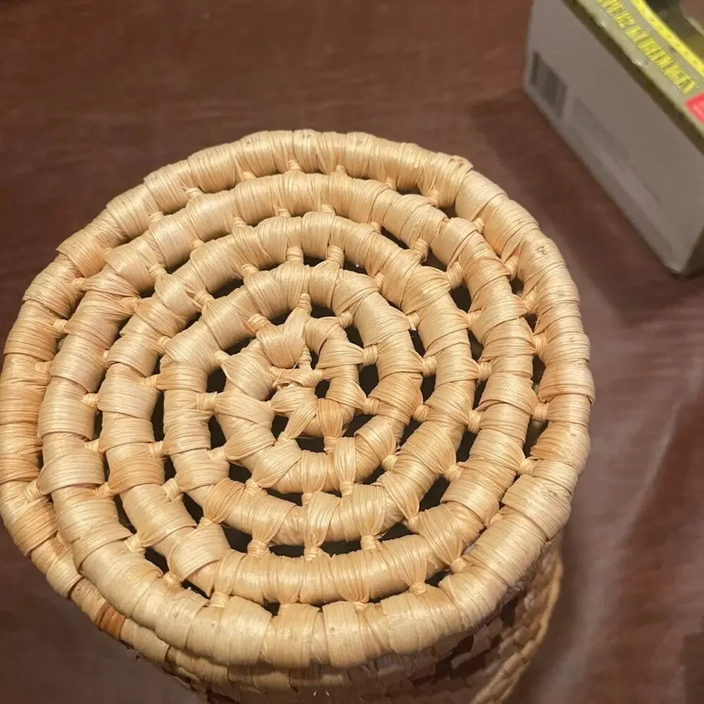 Basket weaved raffia 7-1/2”